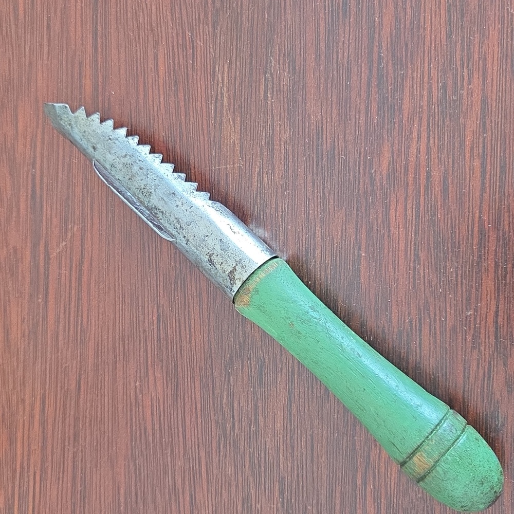 Wooden Handled Vegetable Peeler